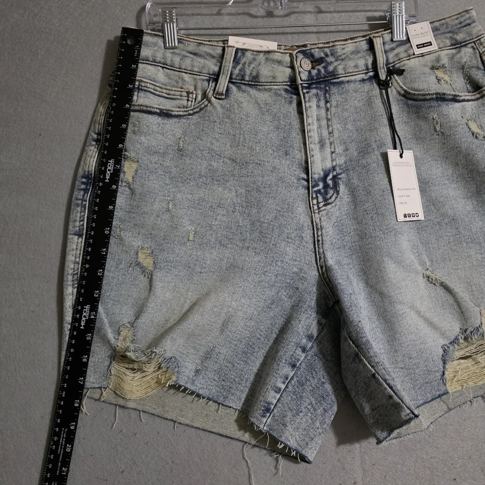 NWT Judy Blue Womens High Rise Mineral Wash Distressed Boyfriend Shorts Size XXL